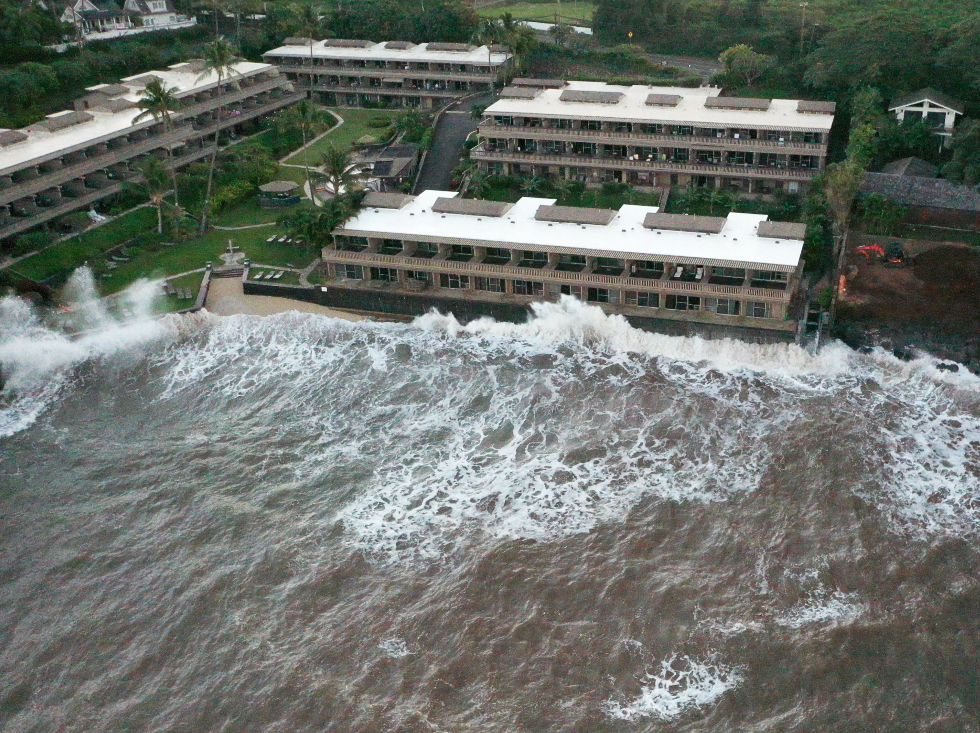Kahana_Sunset_Large_Waves_12JAN2023-1